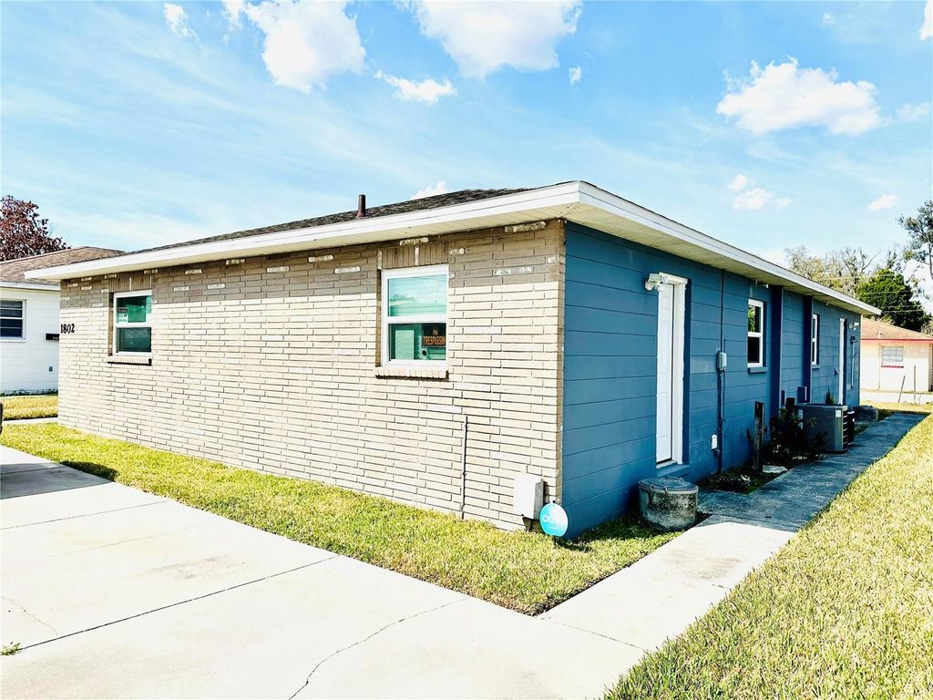 Photo of 1802 W House Street, Plant City, FL 33563 (MLS # O6389065)