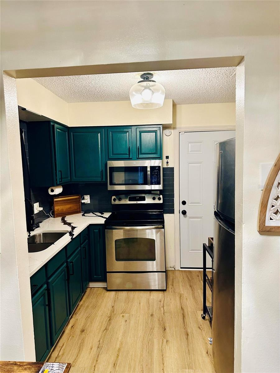 LAKEWOOD PLACE - Residential Income