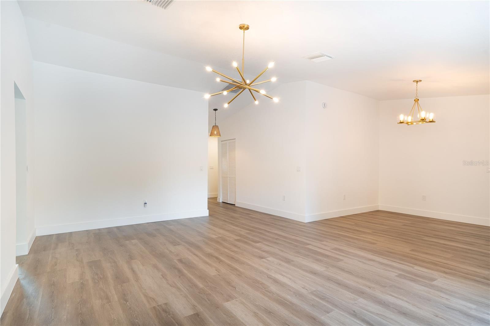 6829 CIRCLECREEK DRIVE
