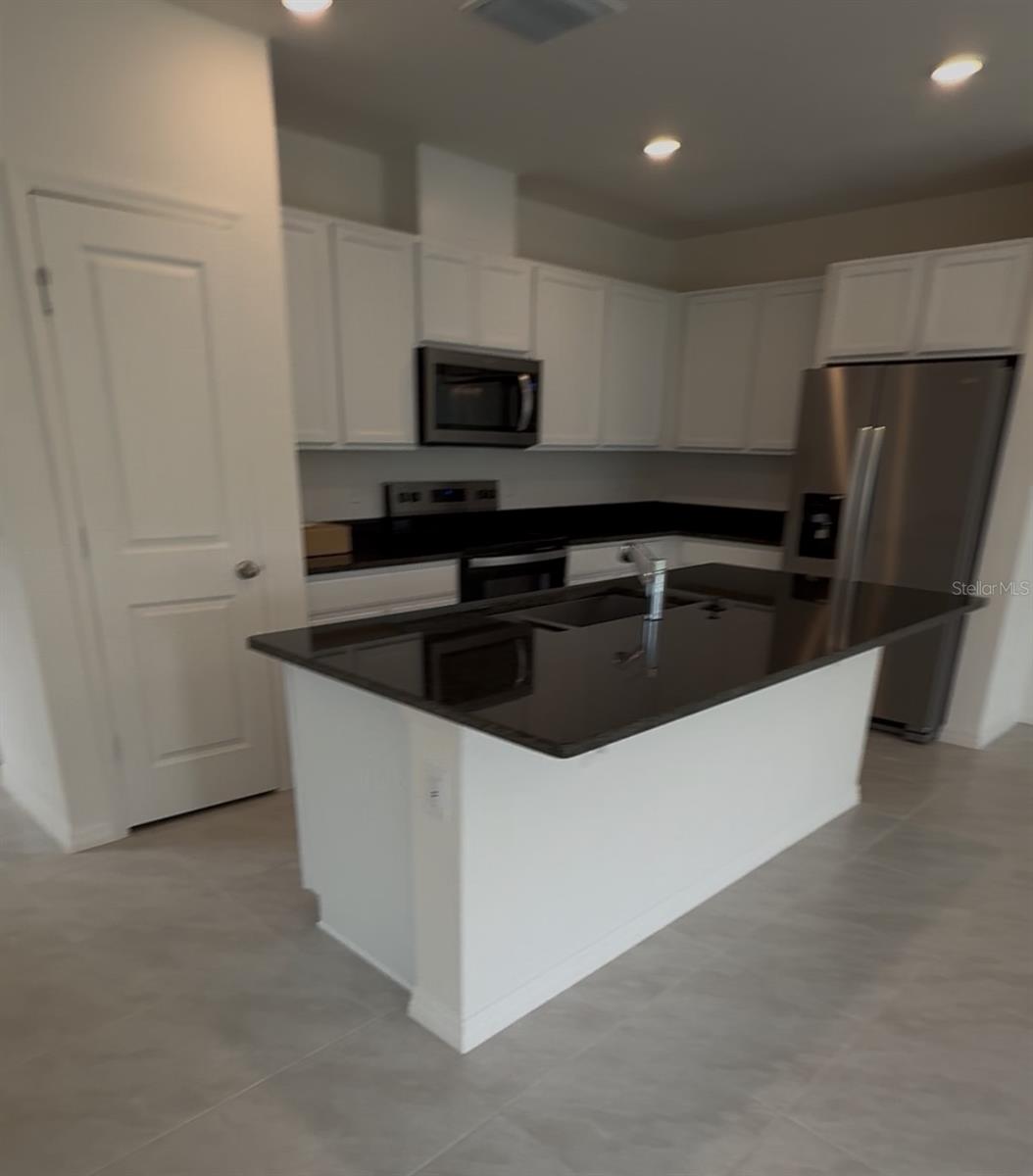 RESERVE/FRST LK PH 1 - Residential Lease