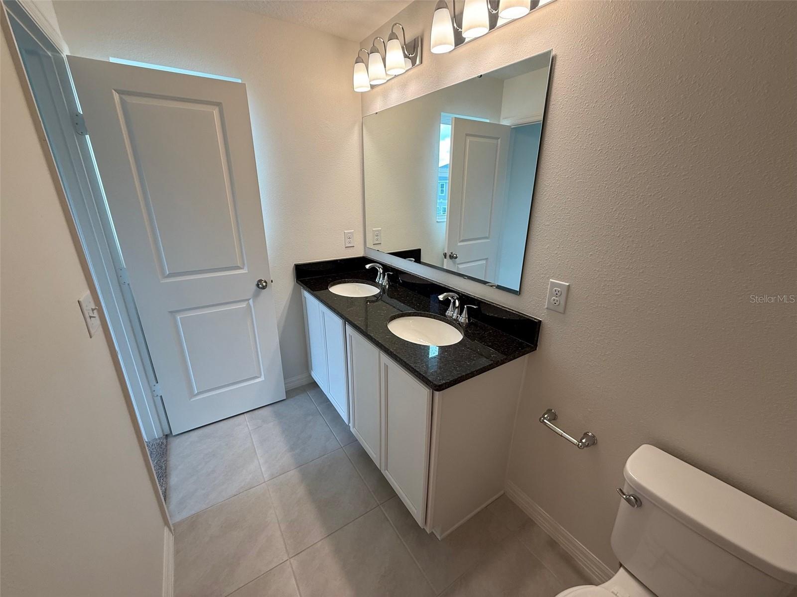 RESERVE/FRST LK PH 1 - Residential Lease