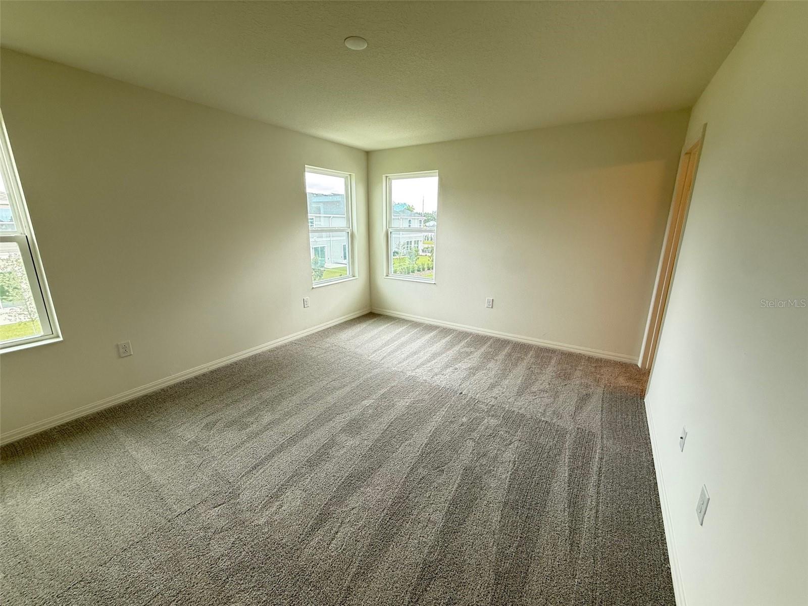RESERVE/FRST LK PH 1 - Residential Lease