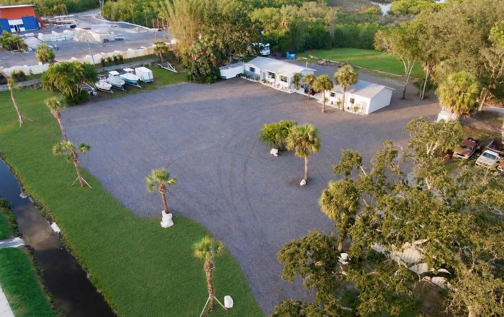 Photo of 1322 N Pinellas Avenue, Tarpon Springs, FL 34689 (MLS # W7888383)