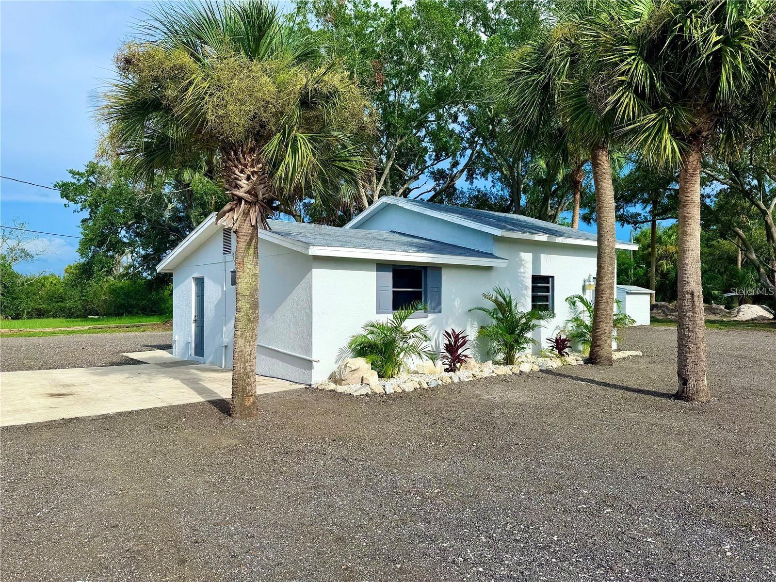 1322 N PINELLAS AVENUE