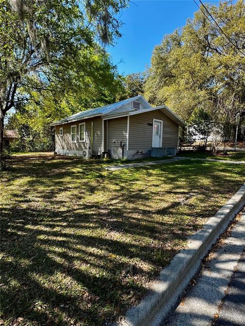 Photo of 15514 NW 142nd Terrace, Alachua, FL 32615 (MLS # GC538934)