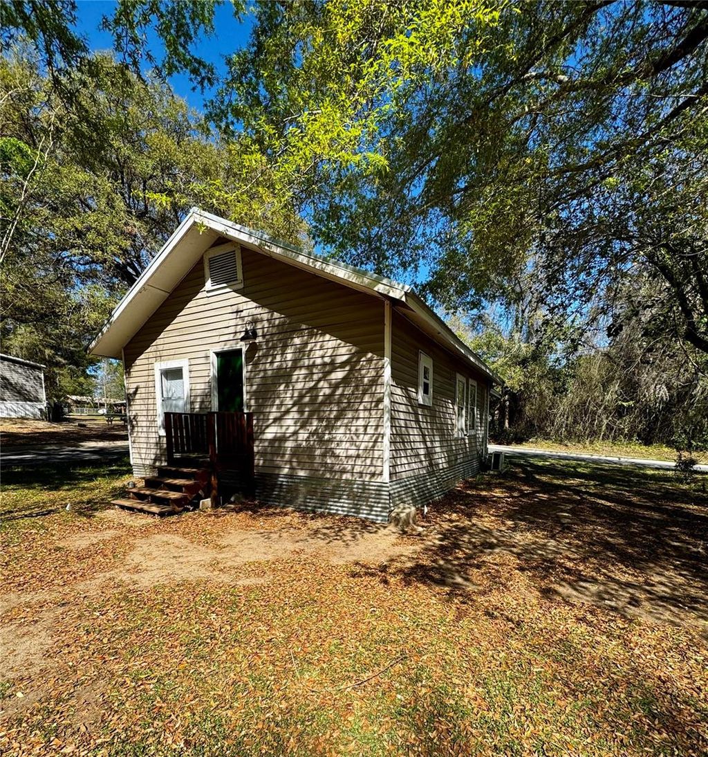 Photo of 15514 NW 142nd Terrace, Alachua, FL 32615 (MLS # GC538934)