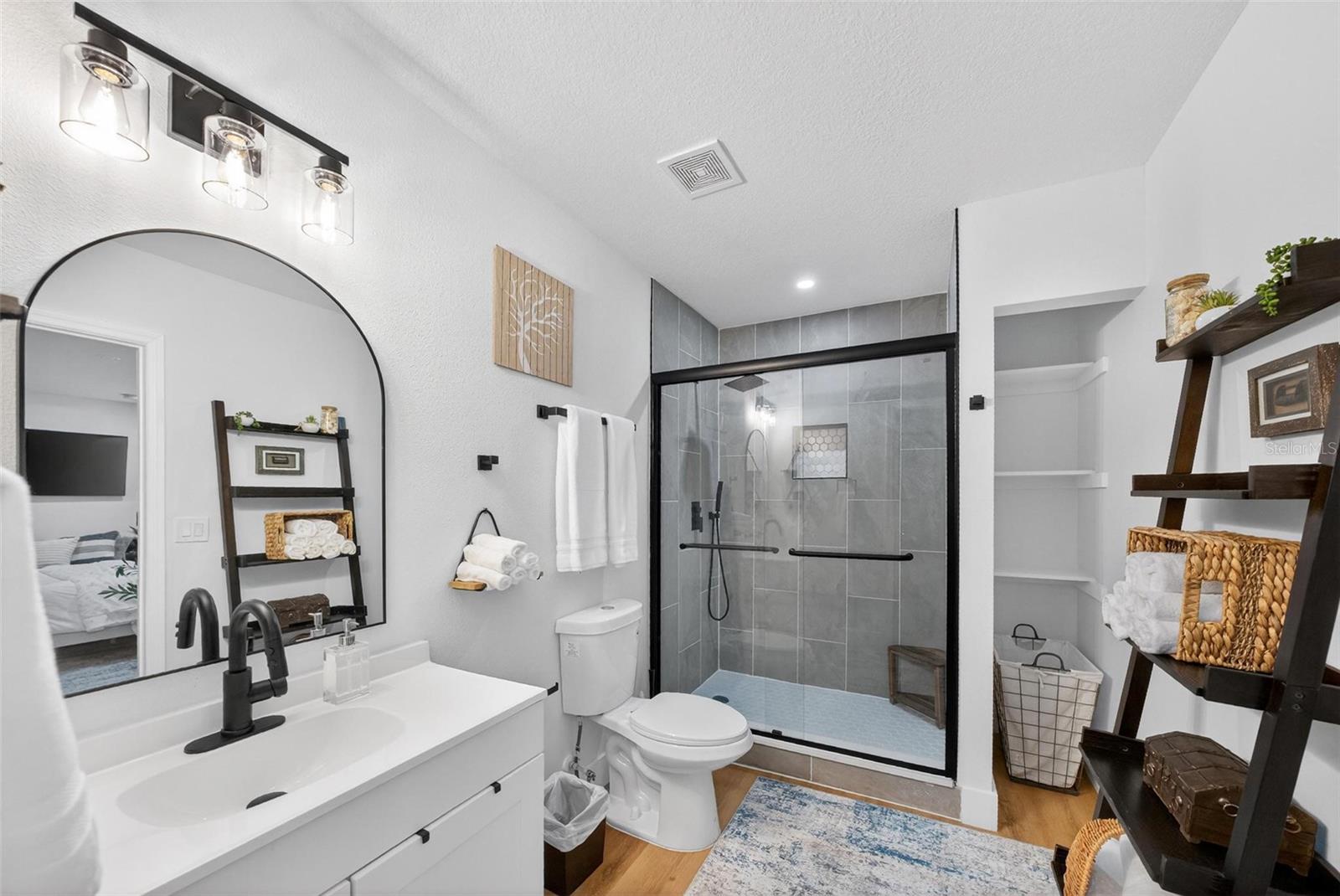 MOUNT DORA GRANITE STATE COURT - Residential