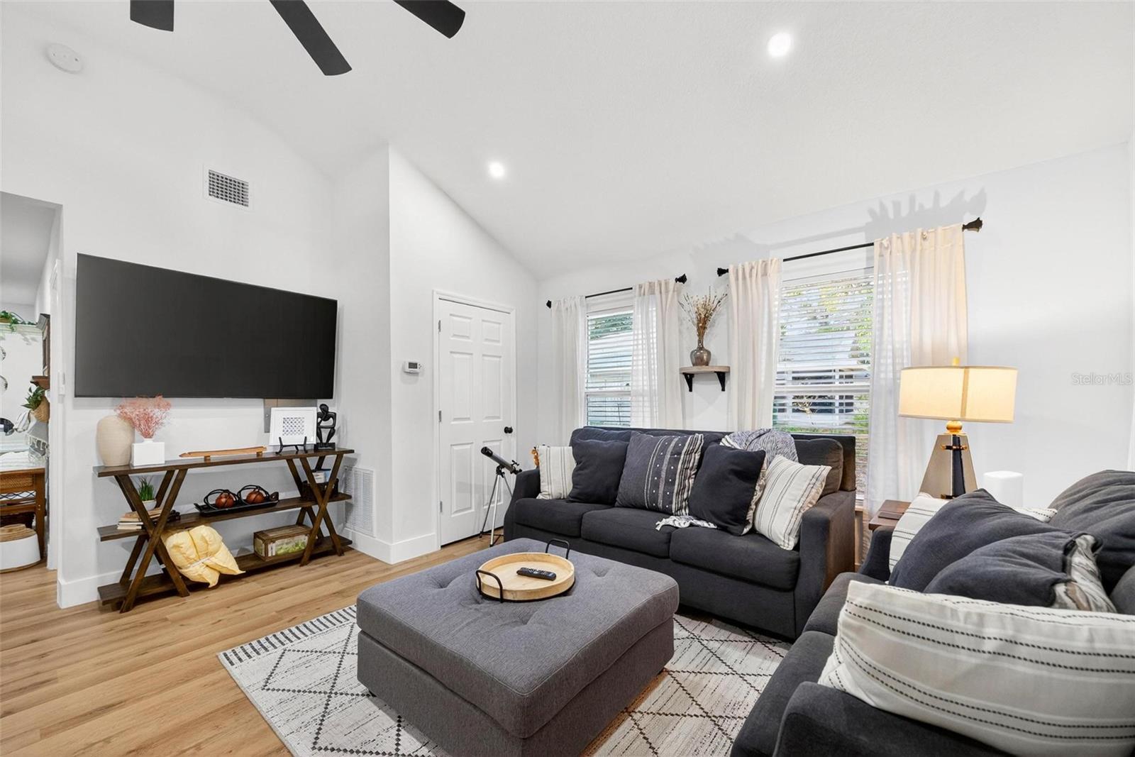 MOUNT DORA GRANITE STATE COURT - Residential