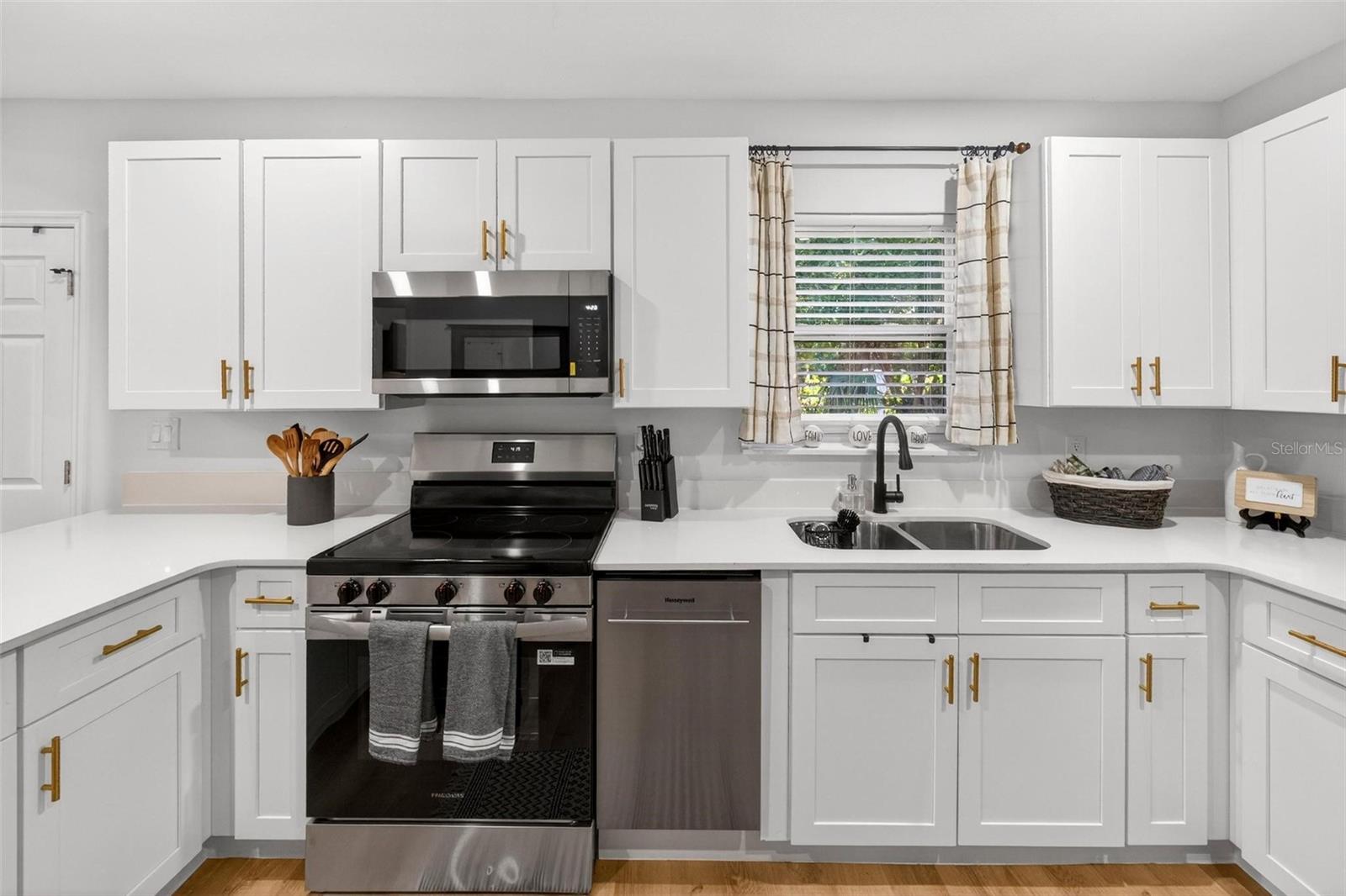 MOUNT DORA GRANITE STATE COURT - Residential