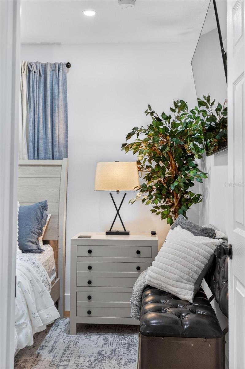 MOUNT DORA GRANITE STATE COURT - Residential