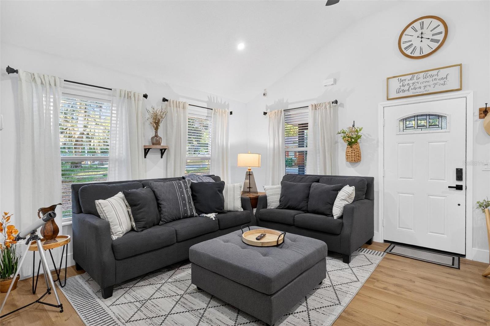 MOUNT DORA GRANITE STATE COURT - Residential