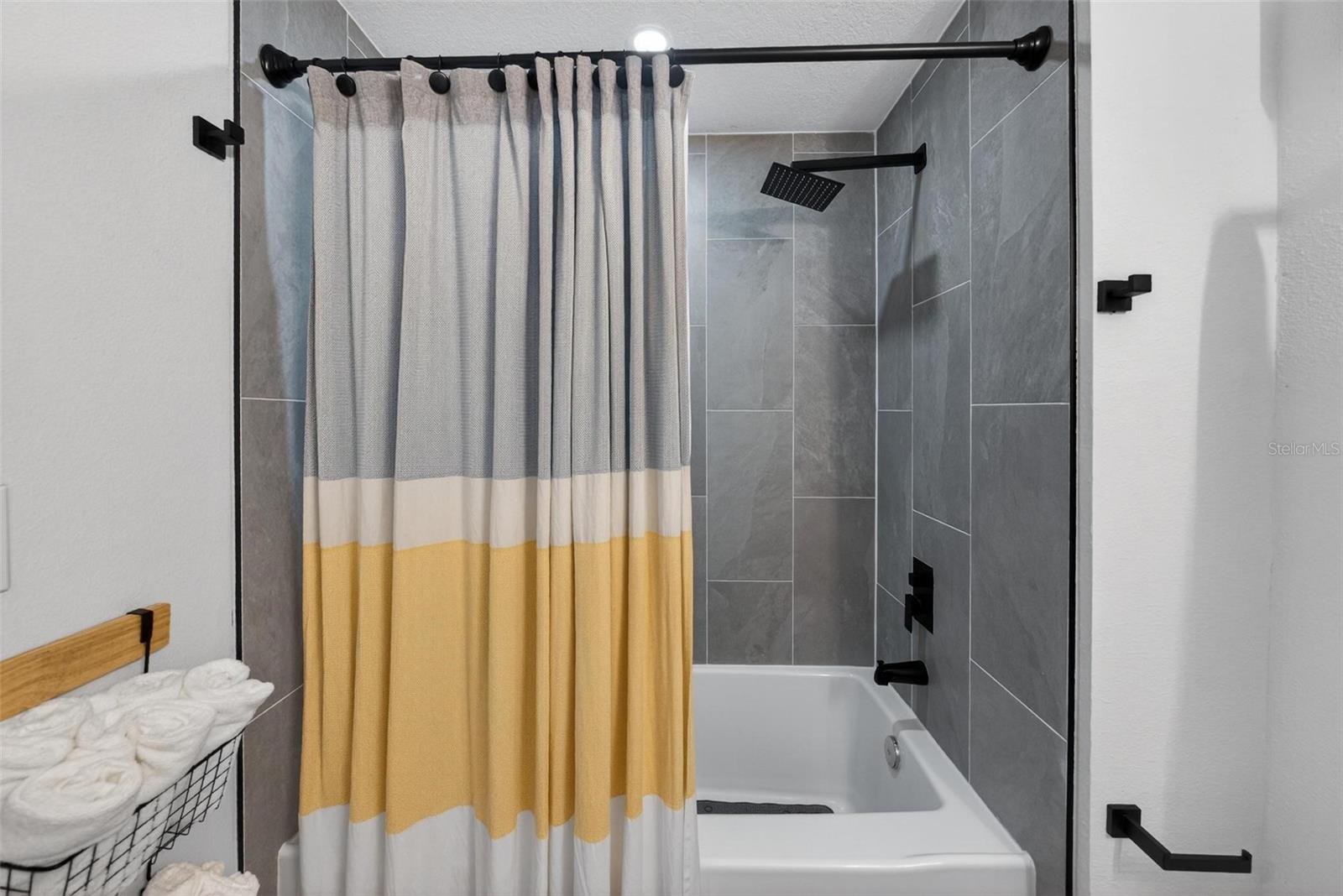 MOUNT DORA GRANITE STATE COURT - Residential