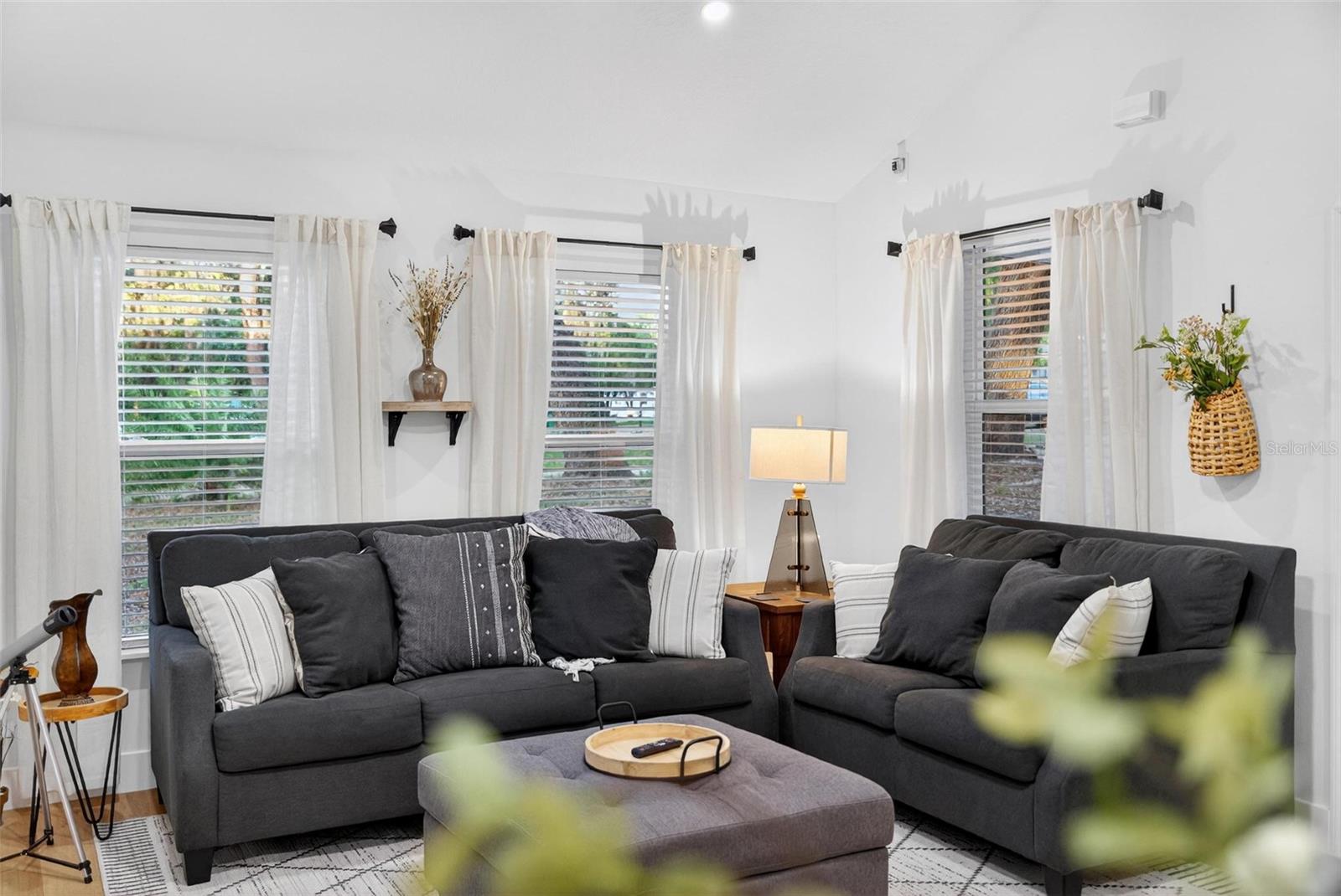 MOUNT DORA GRANITE STATE COURT - Residential