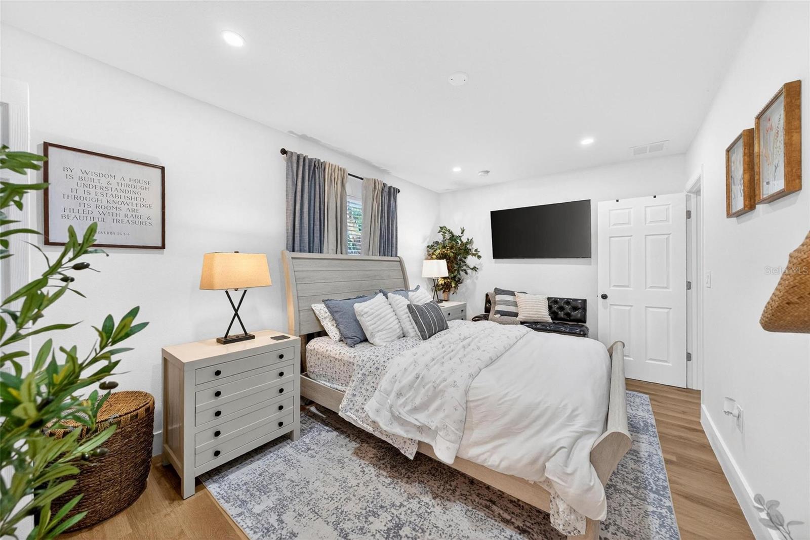 MOUNT DORA GRANITE STATE COURT - Residential