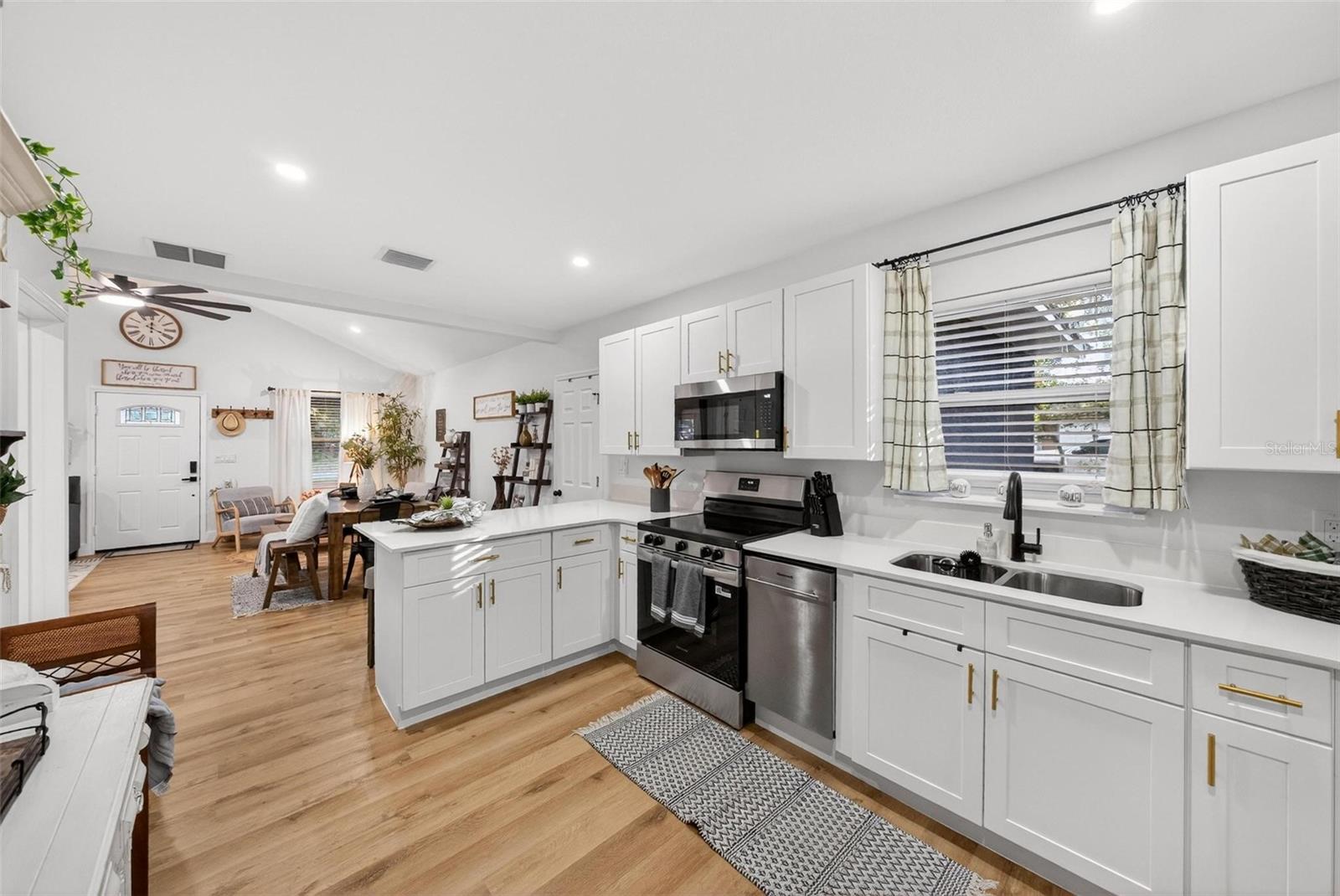 MOUNT DORA GRANITE STATE COURT - Residential