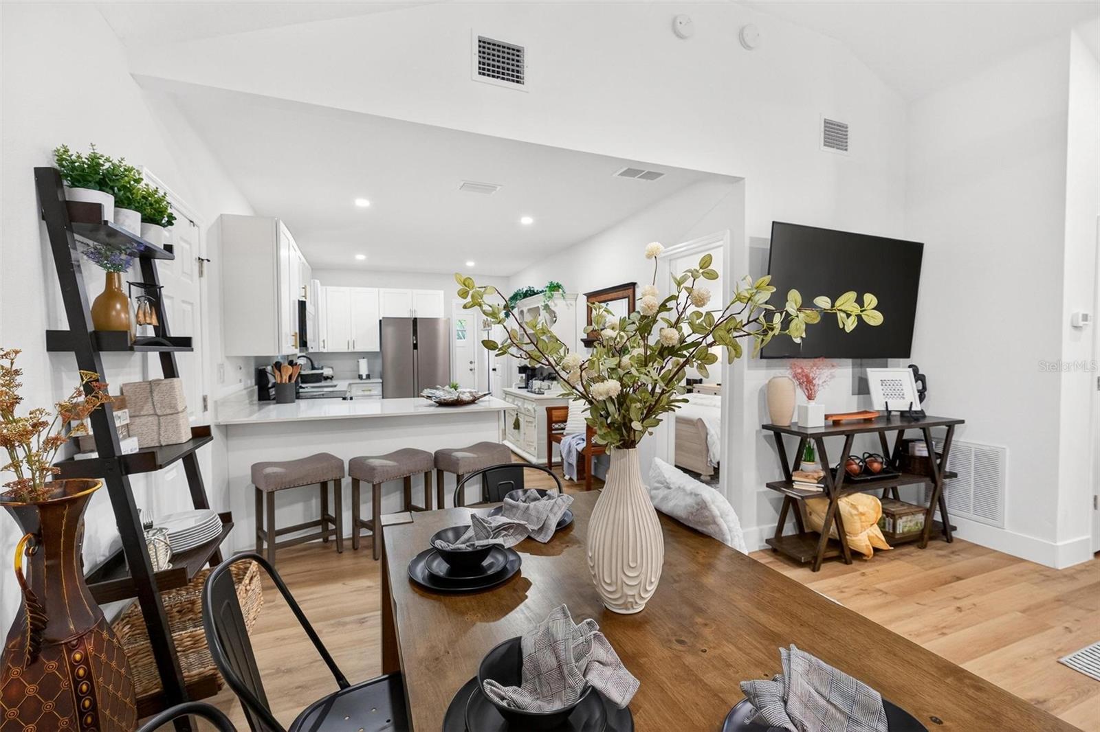 MOUNT DORA GRANITE STATE COURT - Residential