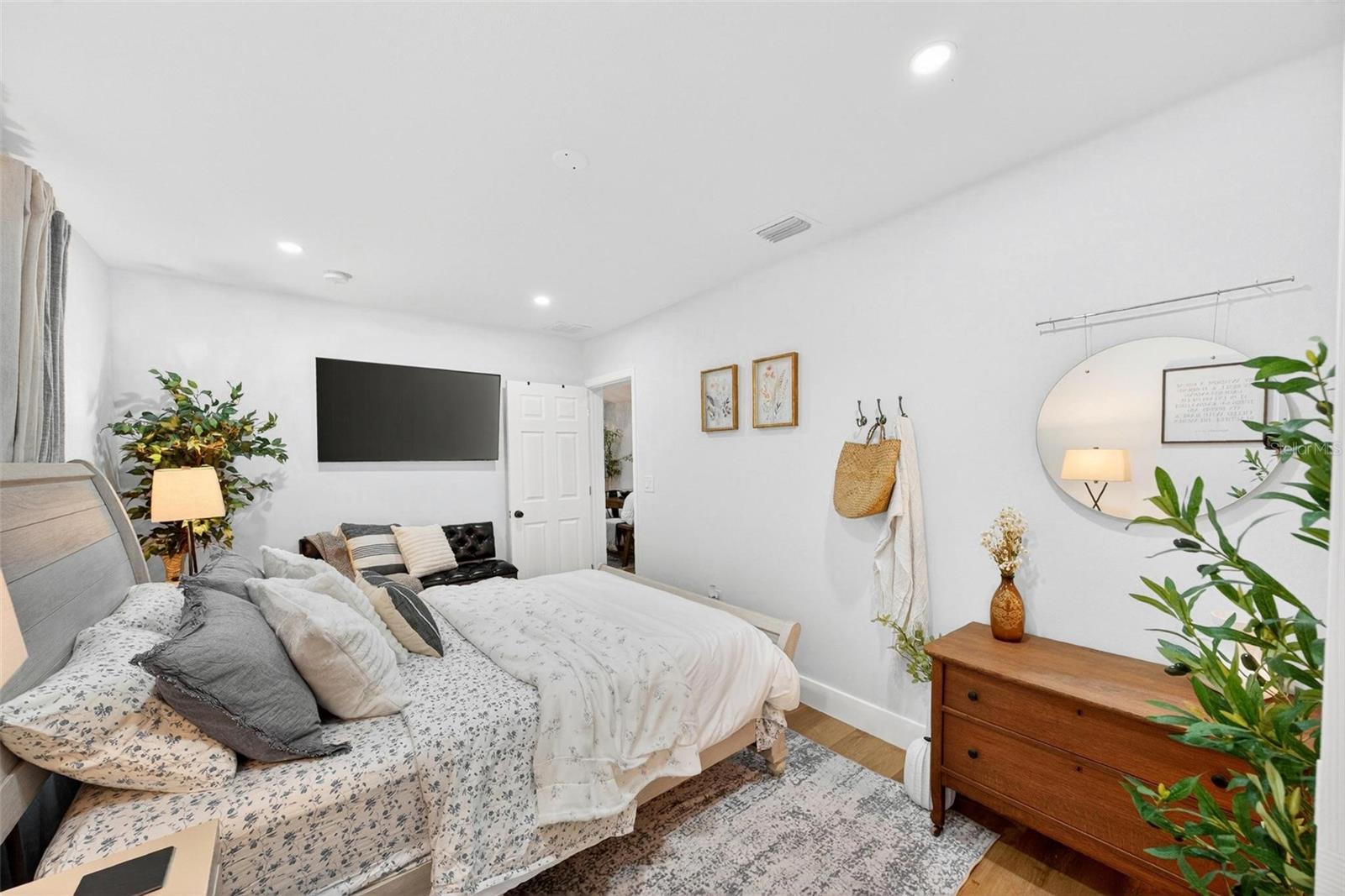 MOUNT DORA GRANITE STATE COURT - Residential