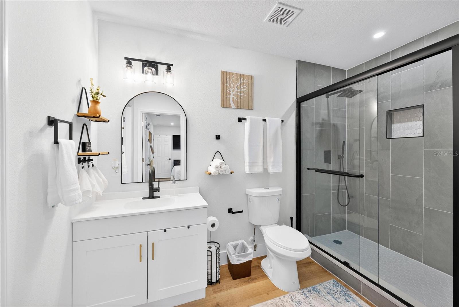 MOUNT DORA GRANITE STATE COURT - Residential