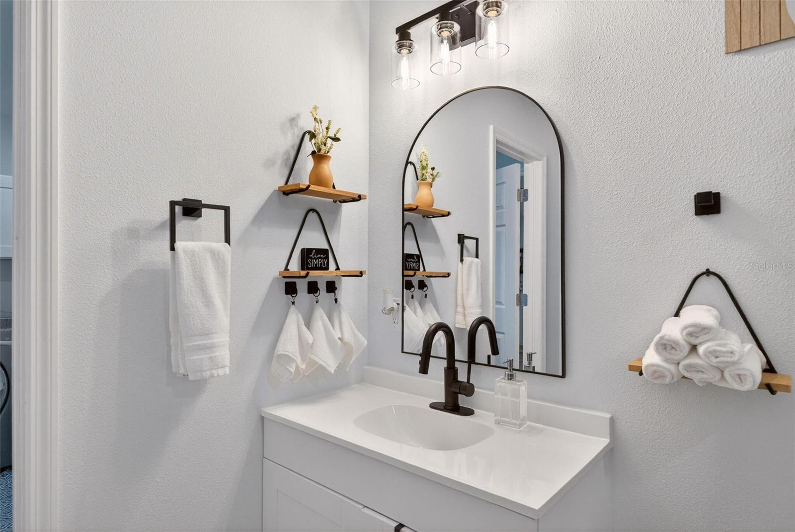 MOUNT DORA GRANITE STATE COURT - Residential