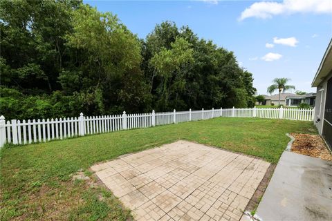 A home in LAKELAND