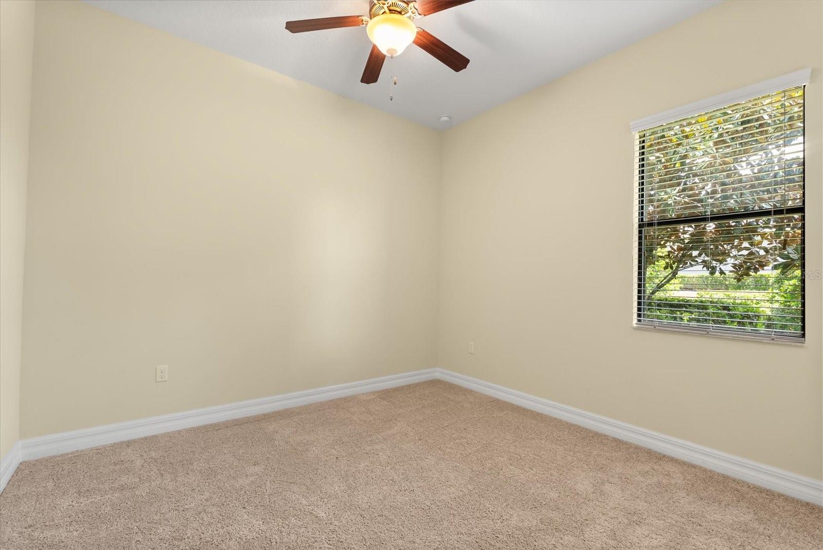 HEATHROW COUNTRY ESTATE - Residential