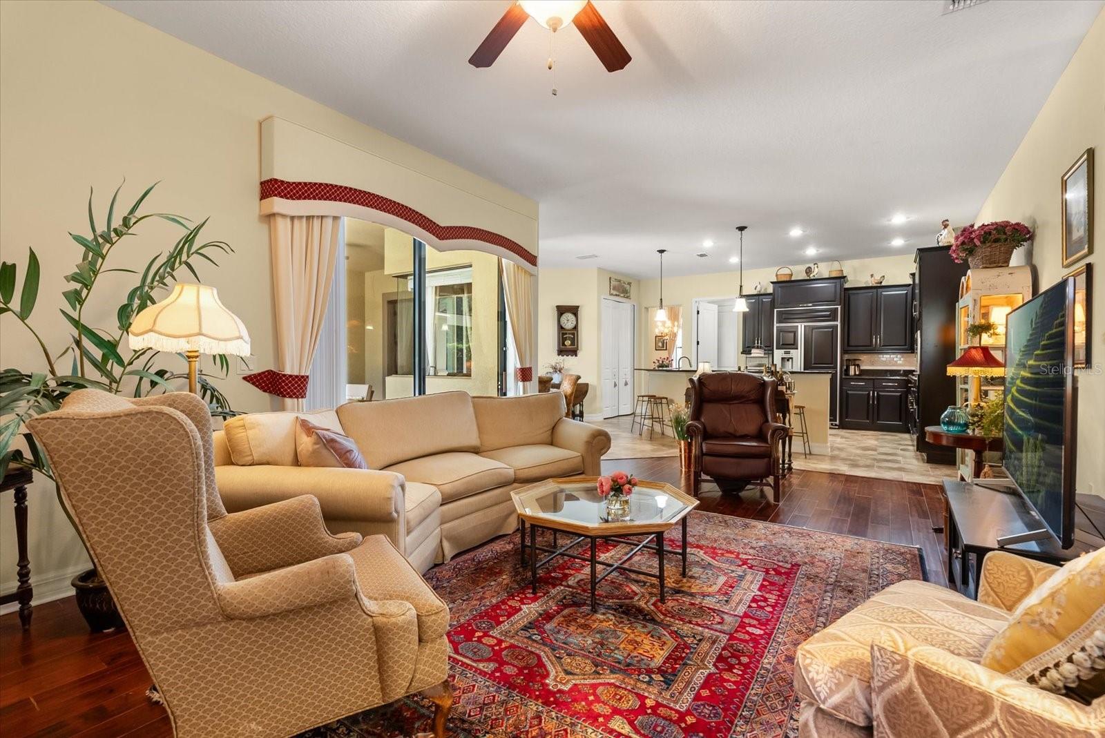 HEATHROW COUNTRY ESTATE - Residential