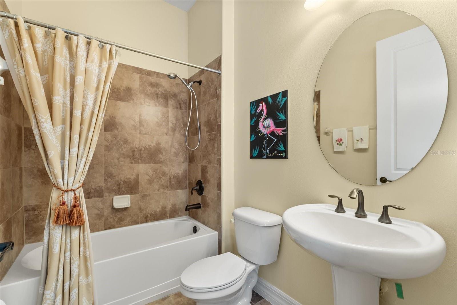 HEATHROW COUNTRY ESTATE - Residential