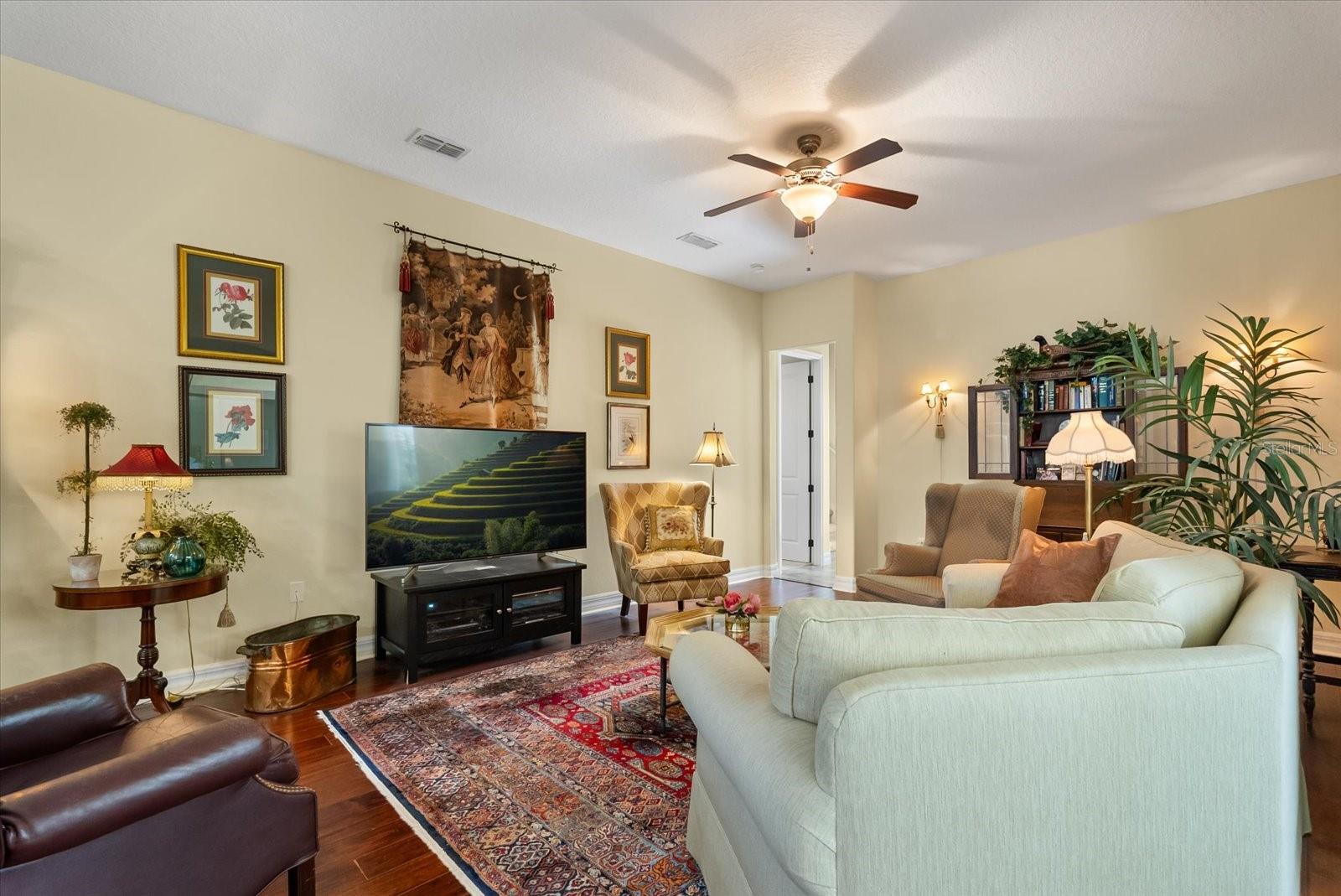 HEATHROW COUNTRY ESTATE - Residential