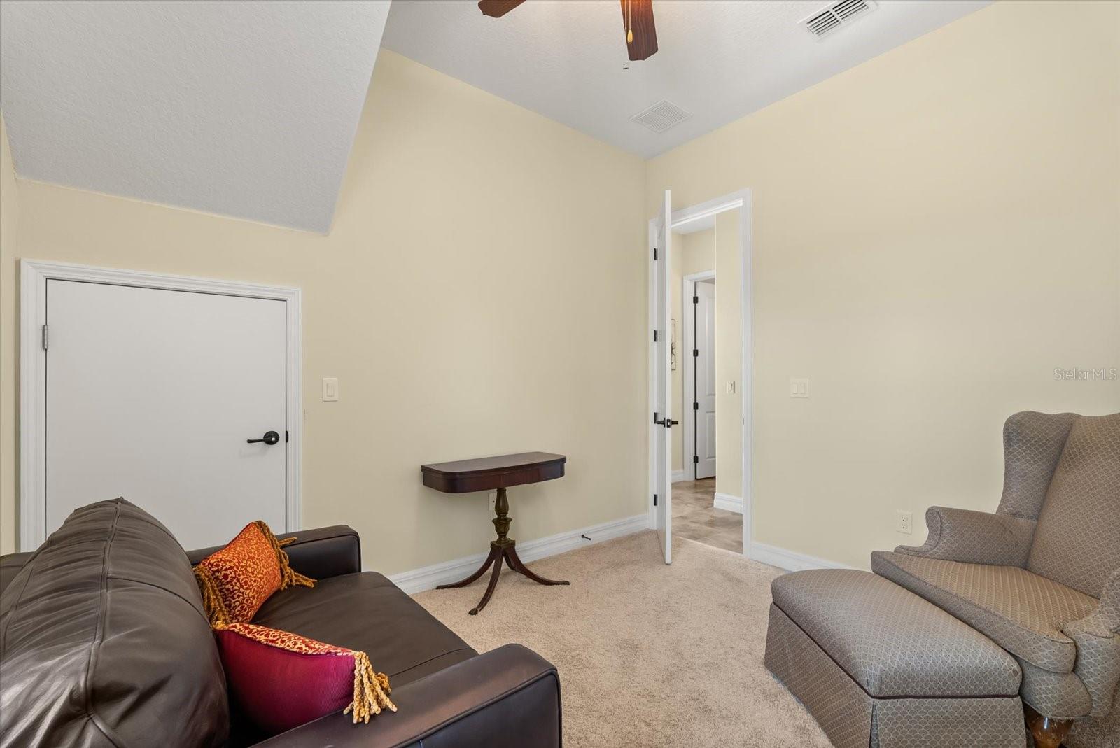 HEATHROW COUNTRY ESTATE - Residential