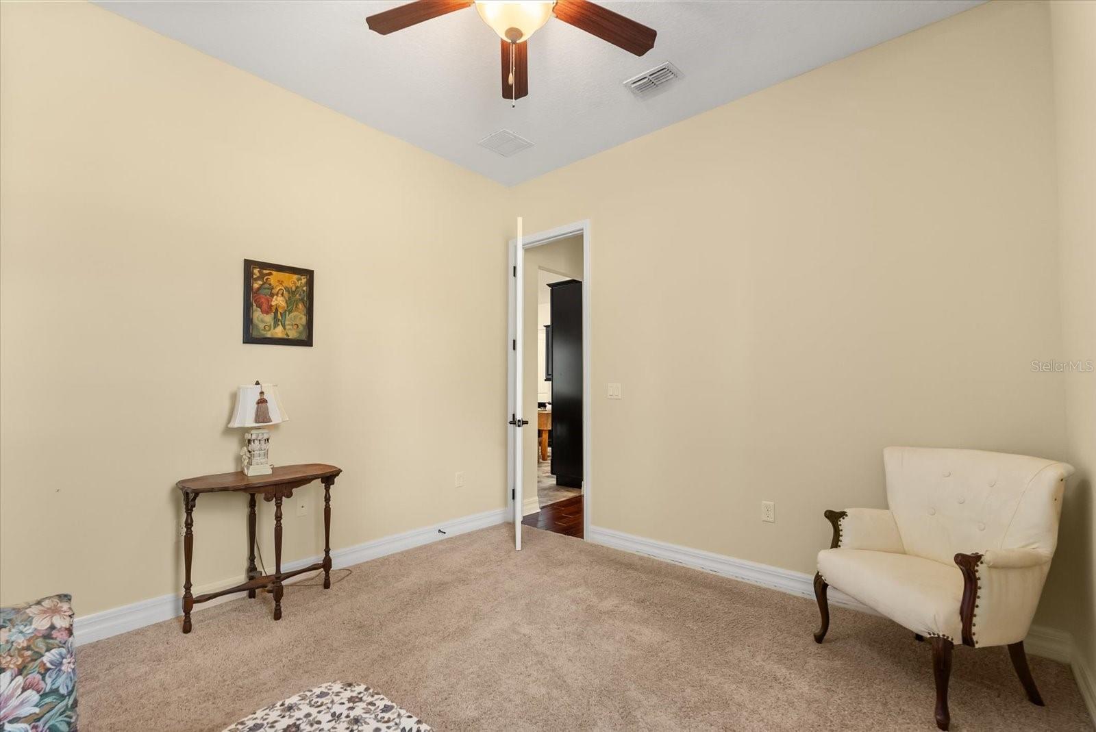 HEATHROW COUNTRY ESTATE - Residential