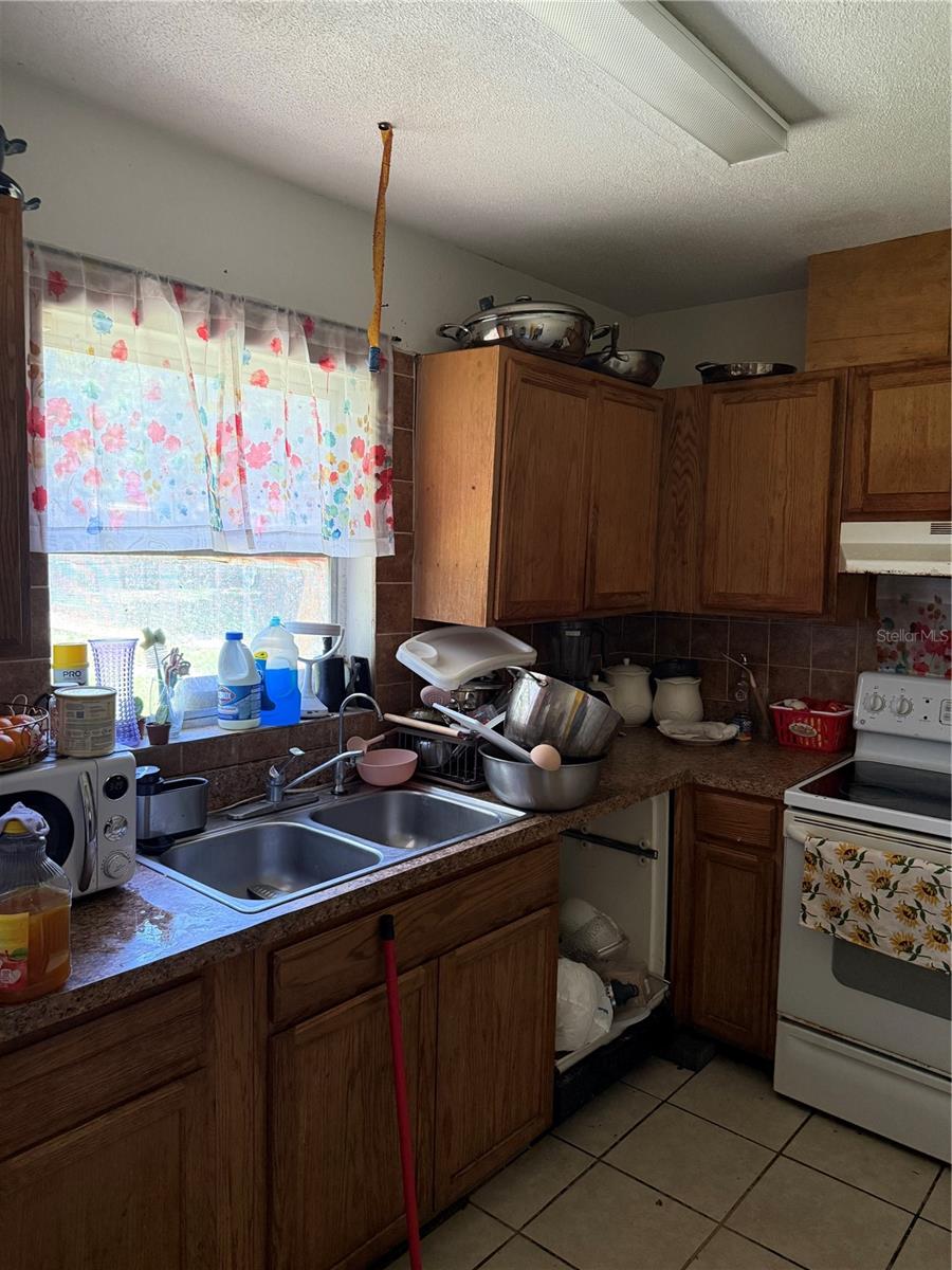 180 W GROSSENBACHER DRIVE