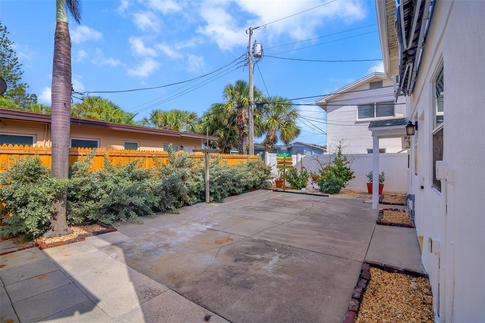 7304 COQUINA WAY