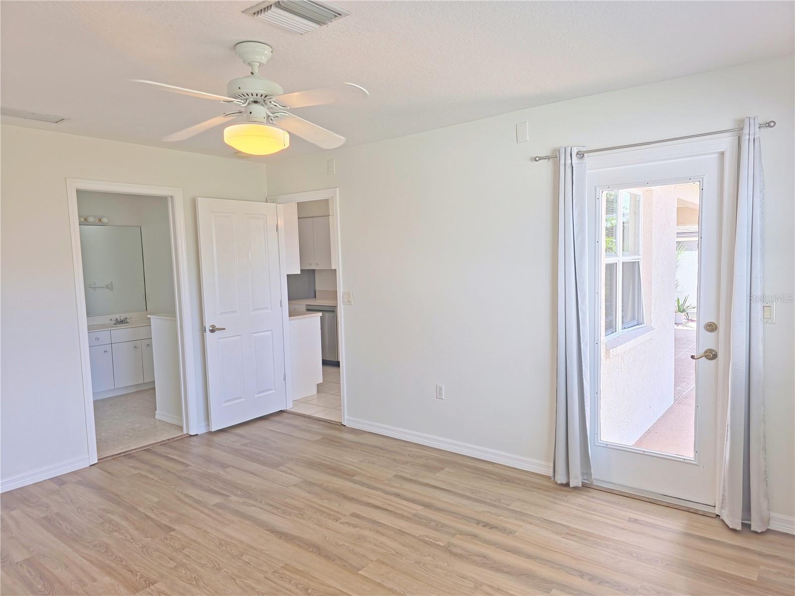VENICE EAST 3RD ADD - Residential Lease