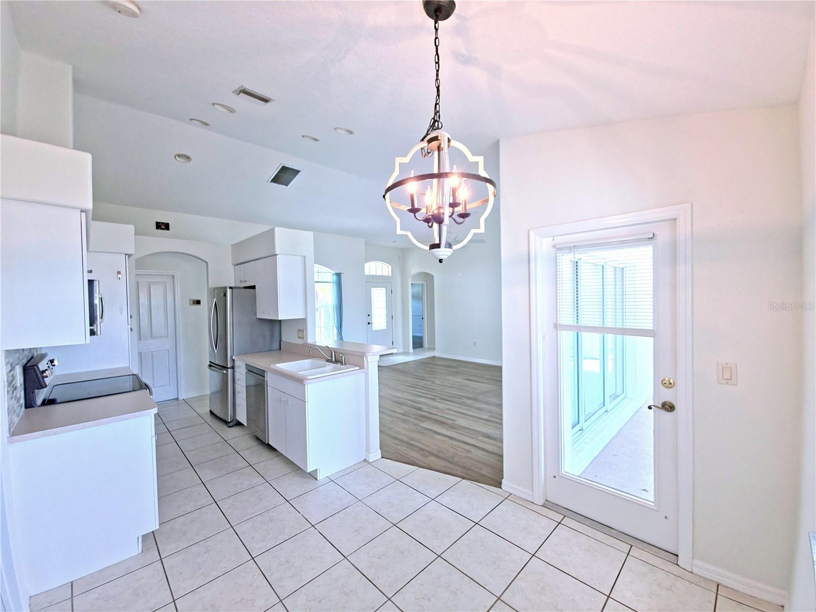 VENICE EAST 3RD ADD - Residential Lease