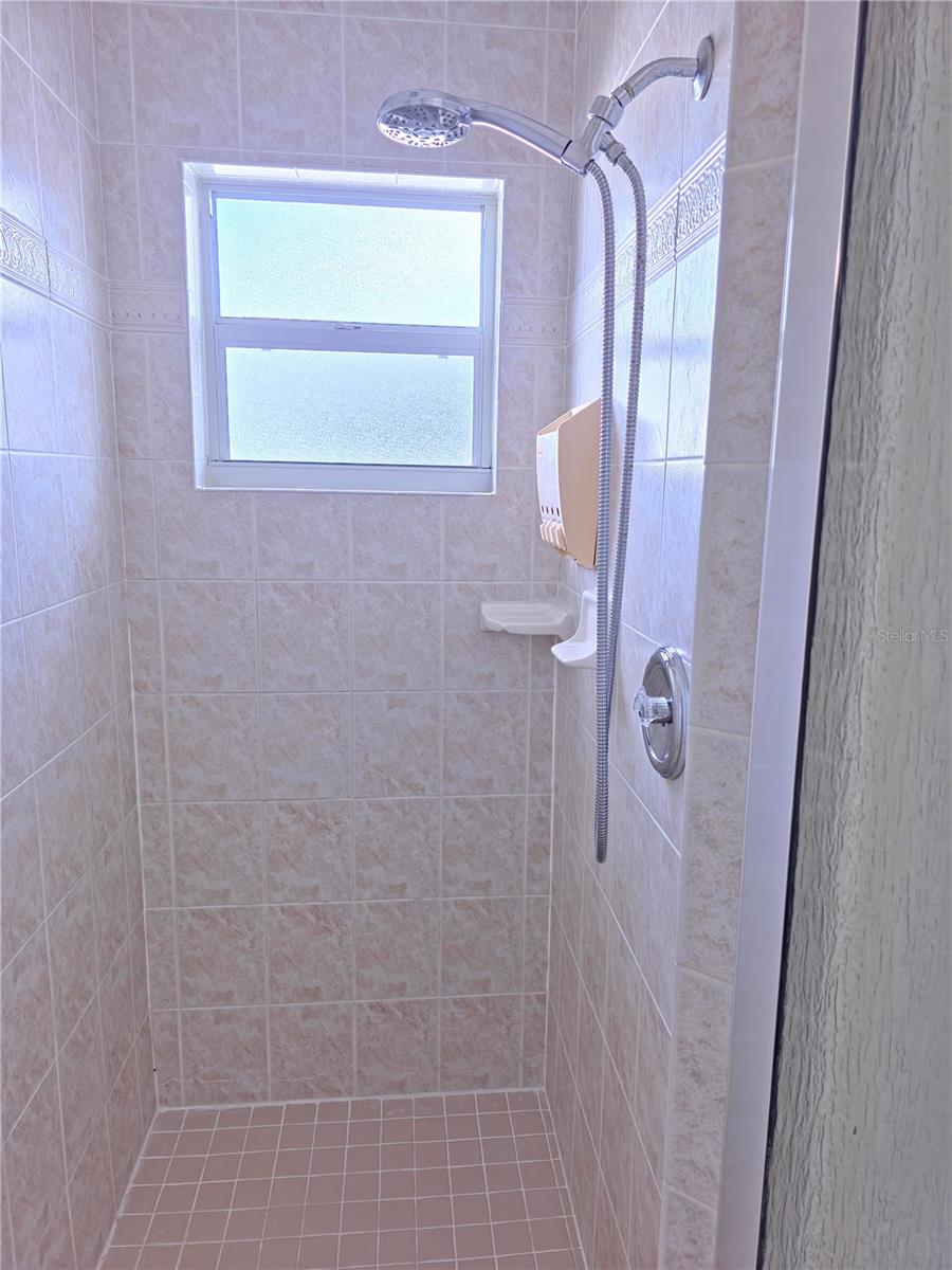 VENICE EAST 3RD ADD - Residential Lease