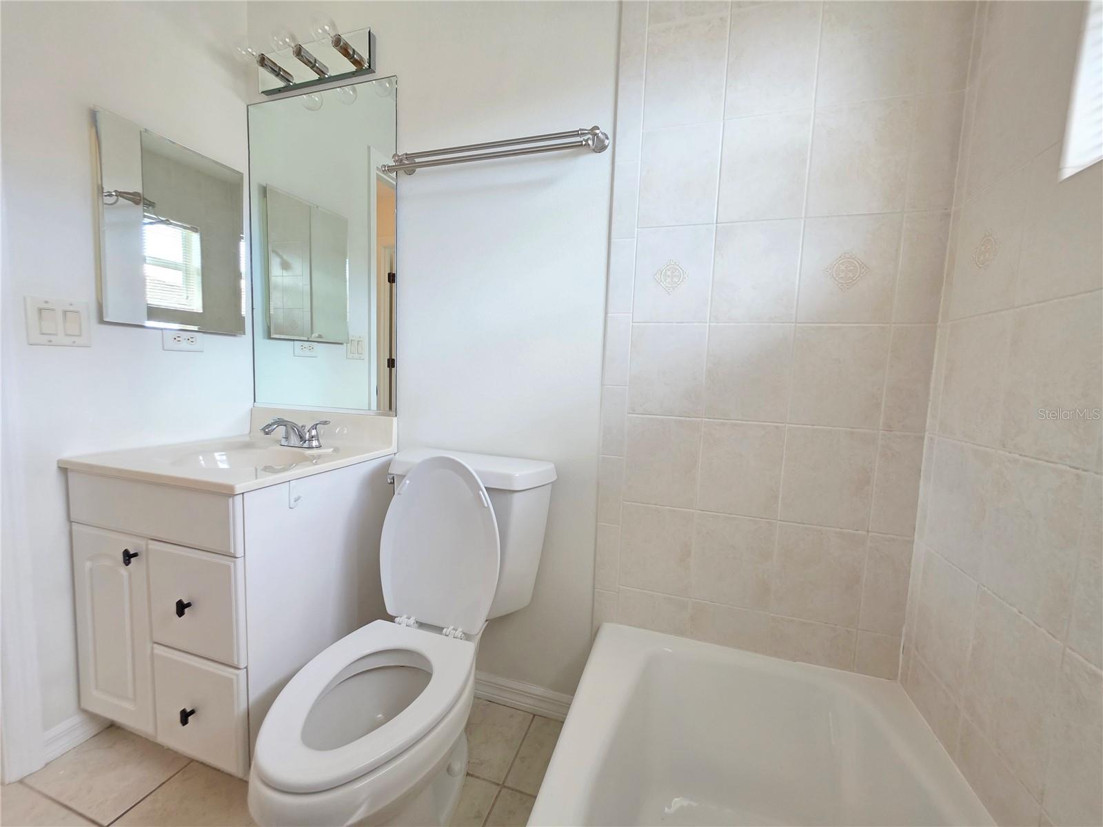 VENICE EAST 3RD ADD - Residential Lease