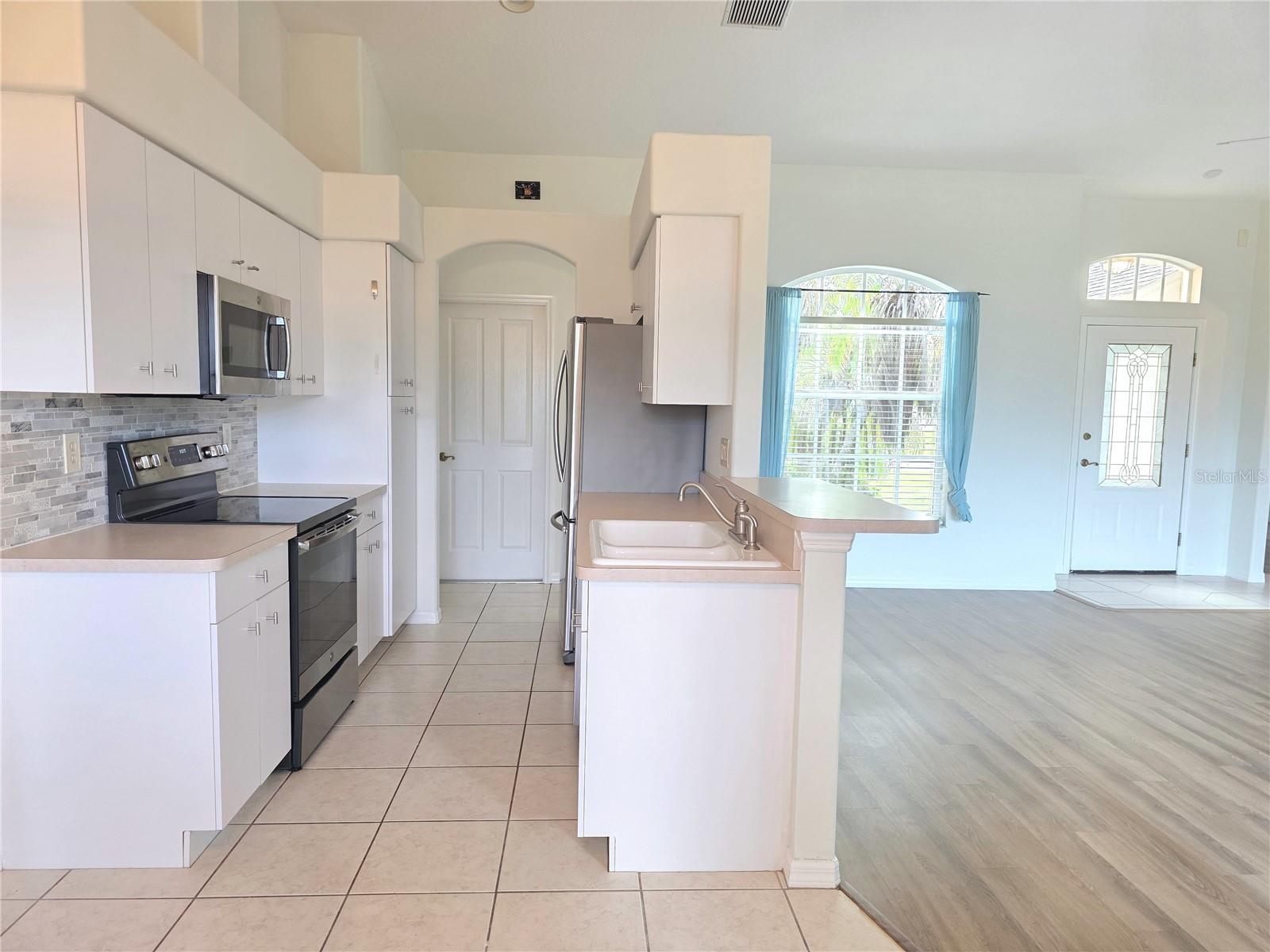 VENICE EAST 3RD ADD - Residential Lease