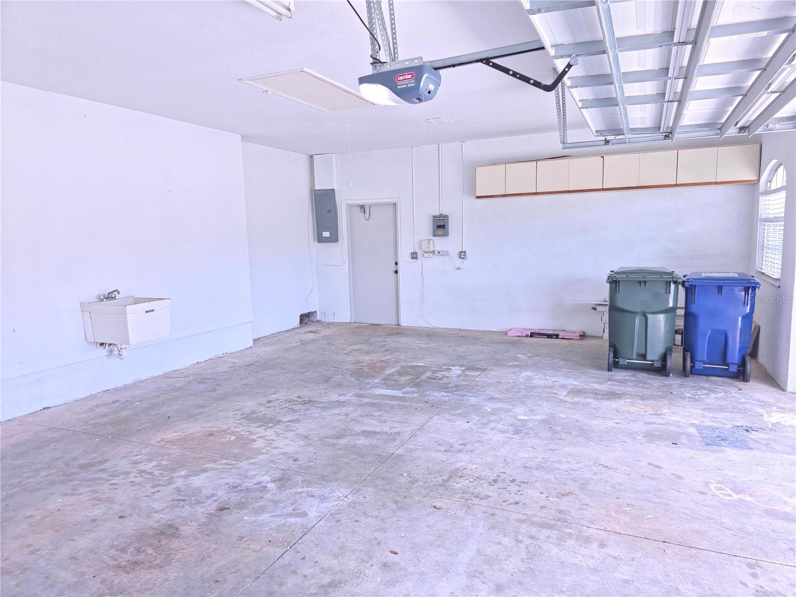 VENICE EAST 3RD ADD - Residential Lease