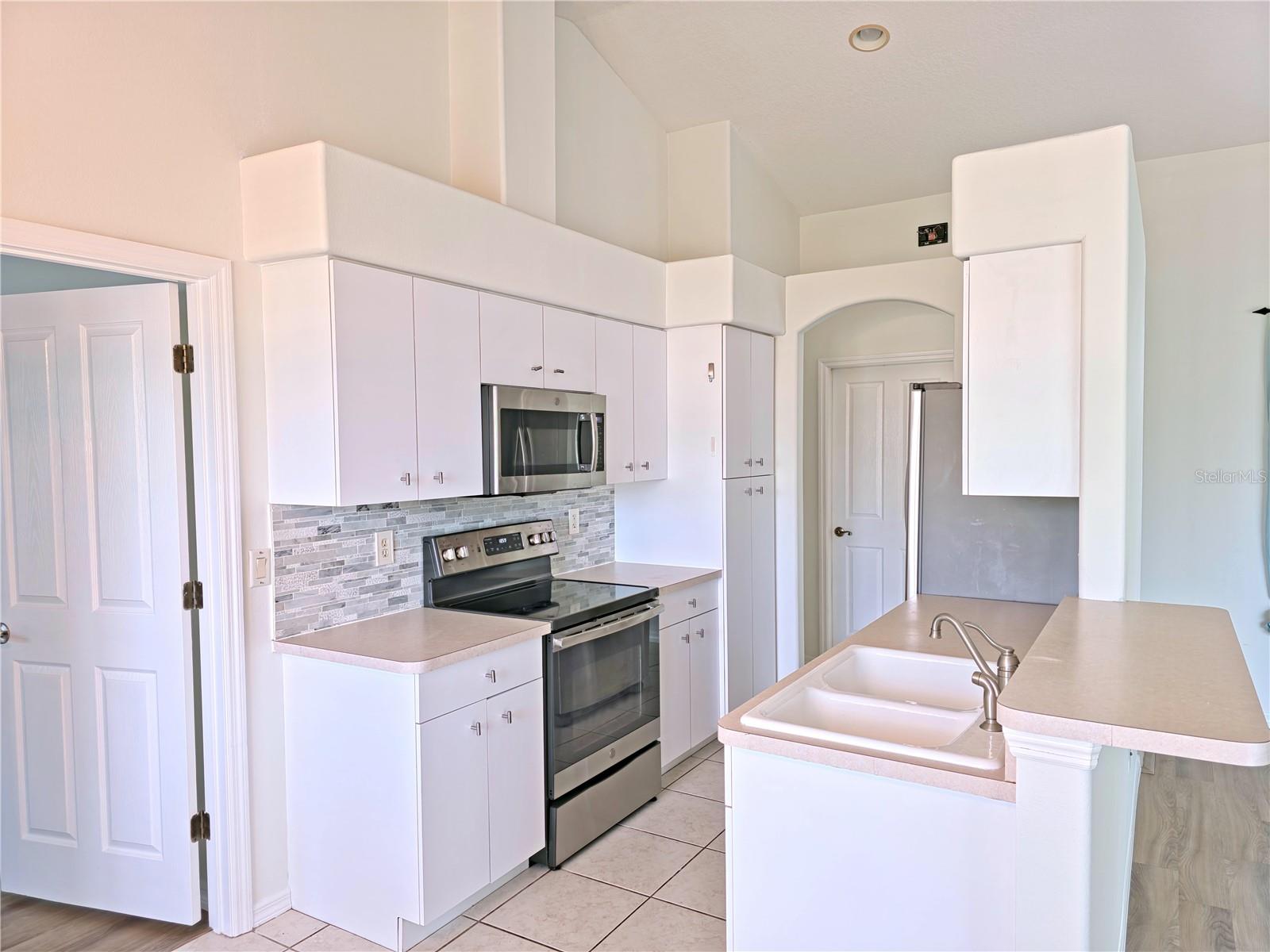 VENICE EAST 3RD ADD - Residential Lease
