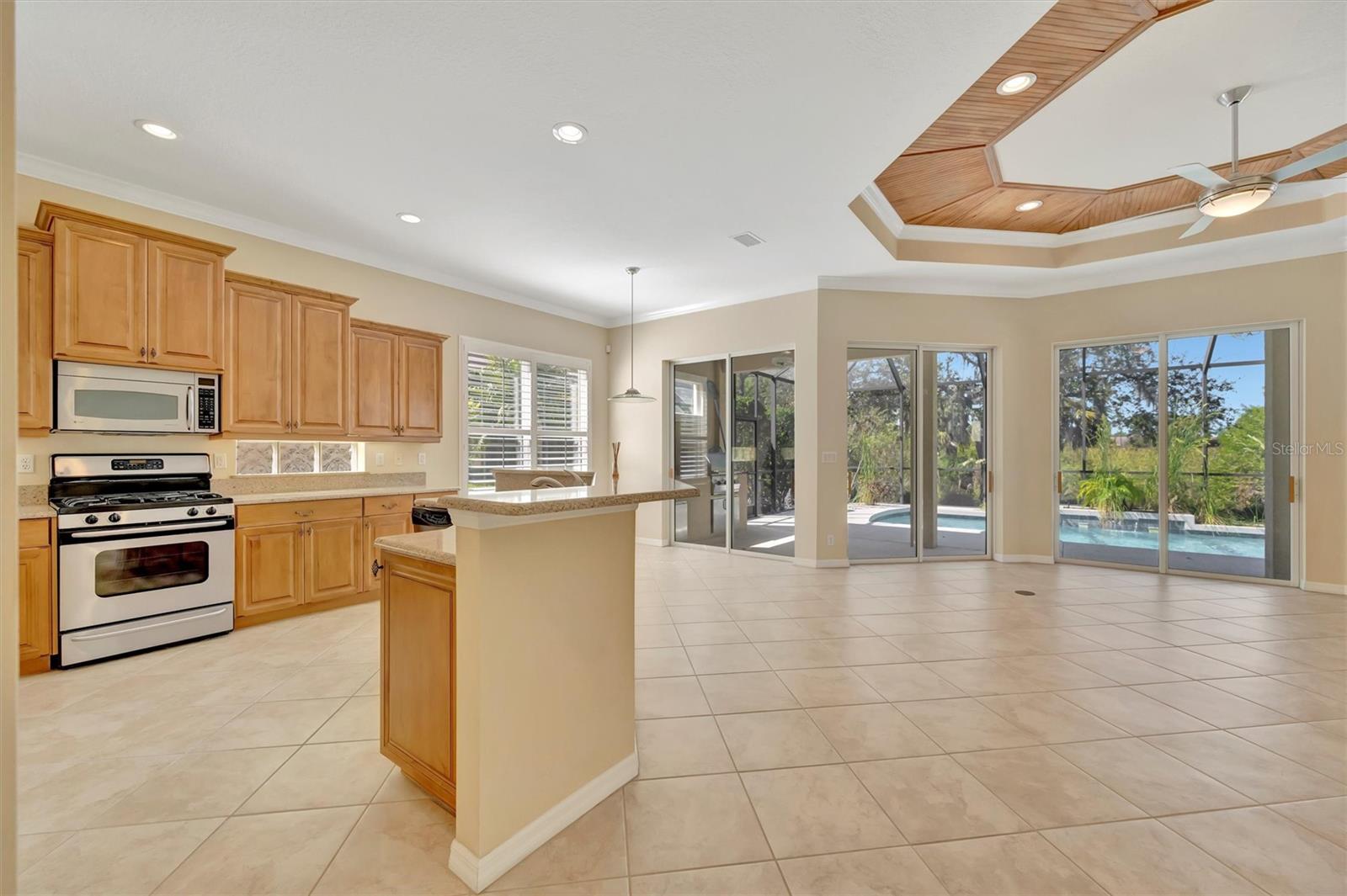 LAKEWOOD RANCH COUNTRY CLUB VILLAGE EE 2A-2E - Residential Lease