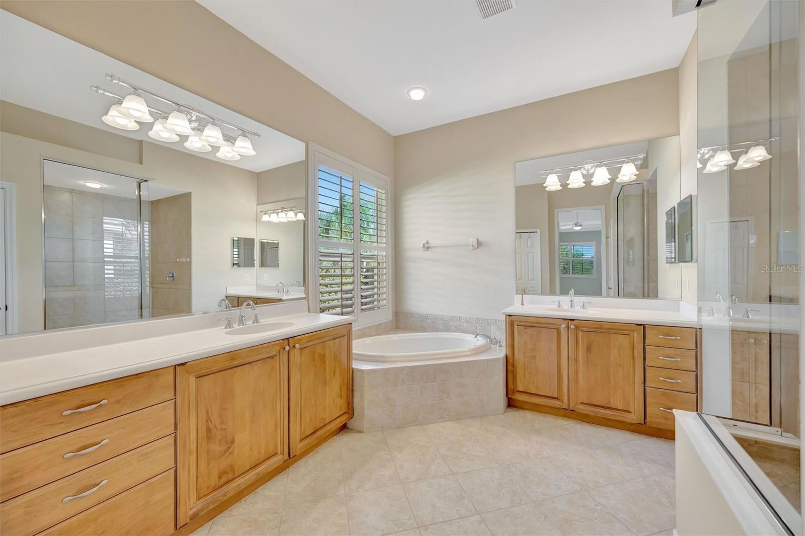 LAKEWOOD RANCH COUNTRY CLUB VILLAGE EE 2A-2E - Residential Lease