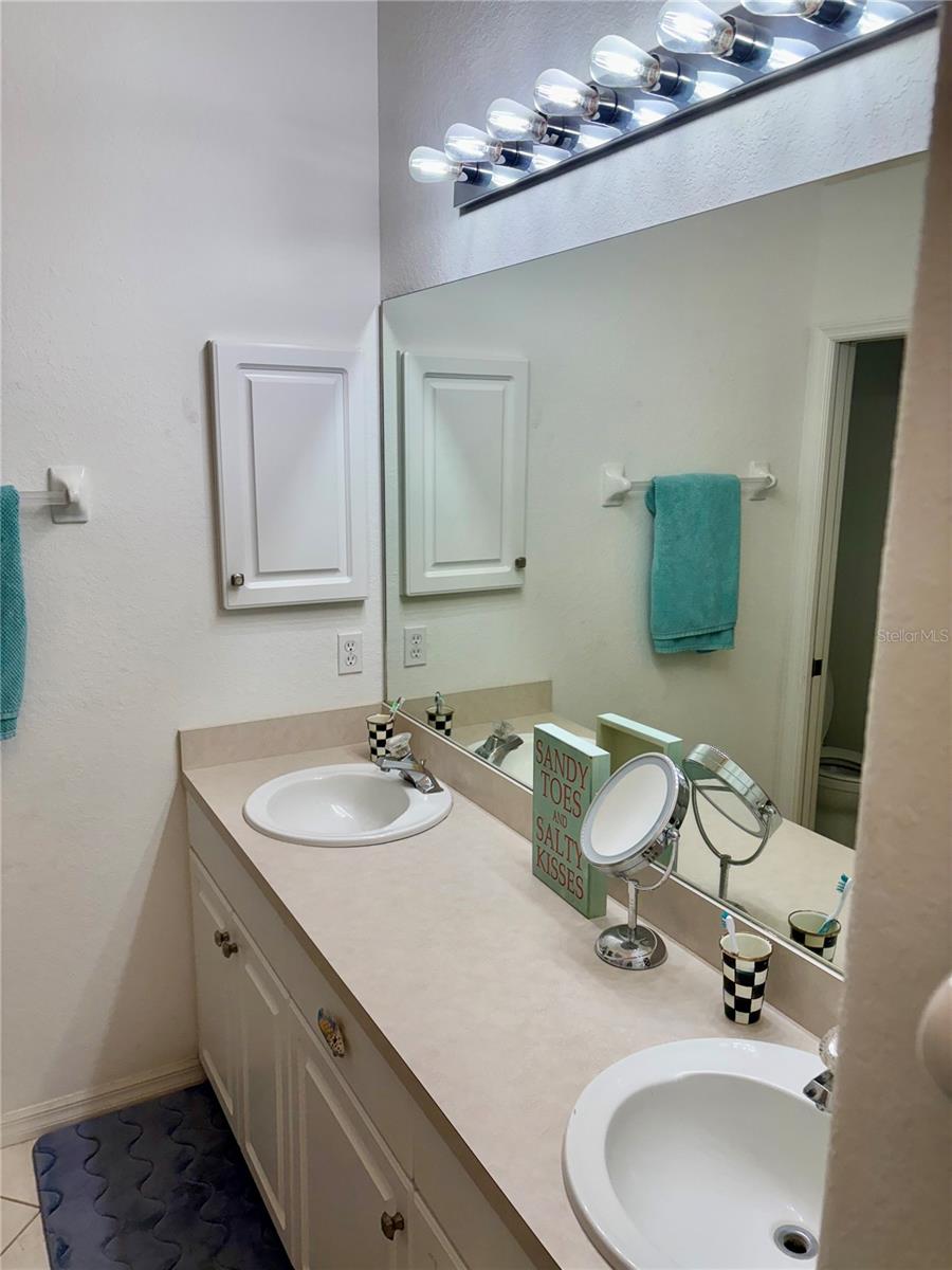 CASA DEL LAGO - Residential Lease