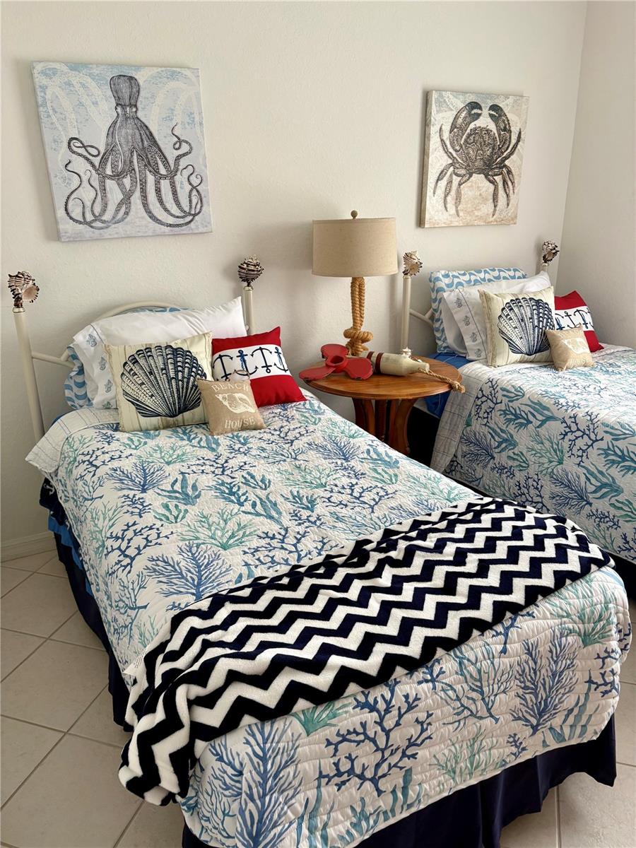 CASA DEL LAGO - Residential Lease