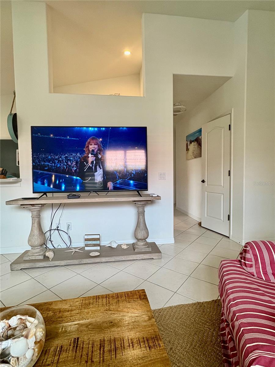 CASA DEL LAGO - Residential Lease