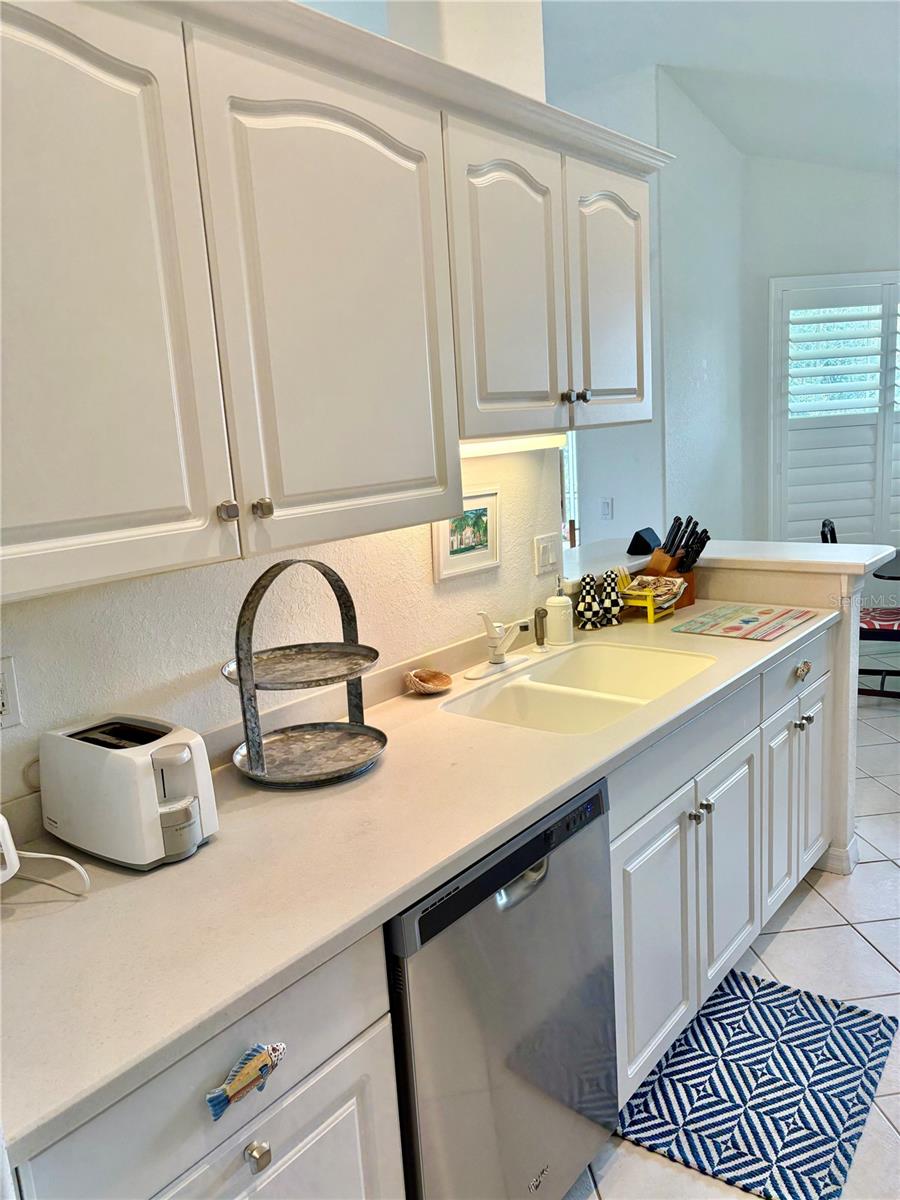 CASA DEL LAGO - Residential Lease