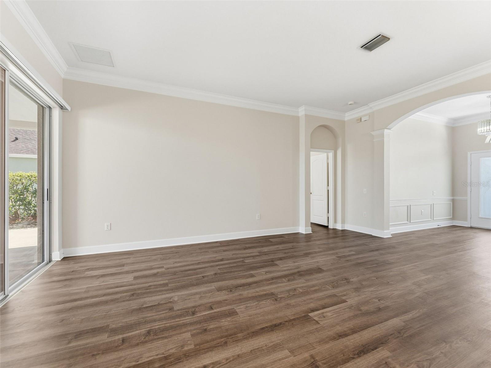 5446 SPECTACULAR BID DRIVE