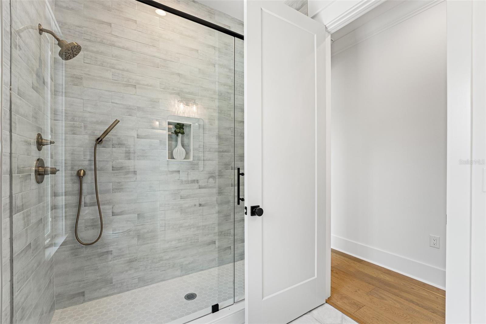 RIDGEWOOD PARK - Residential