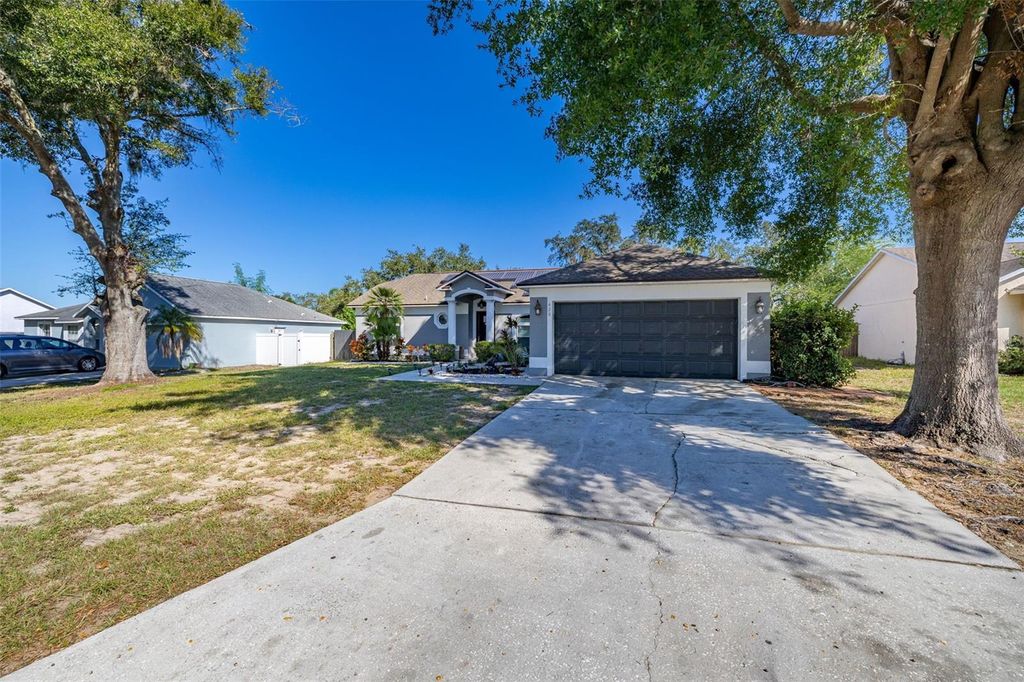 Photo of 428 Bent Oak Loop, Davenport, FL 33837 (MLS # S5136102)