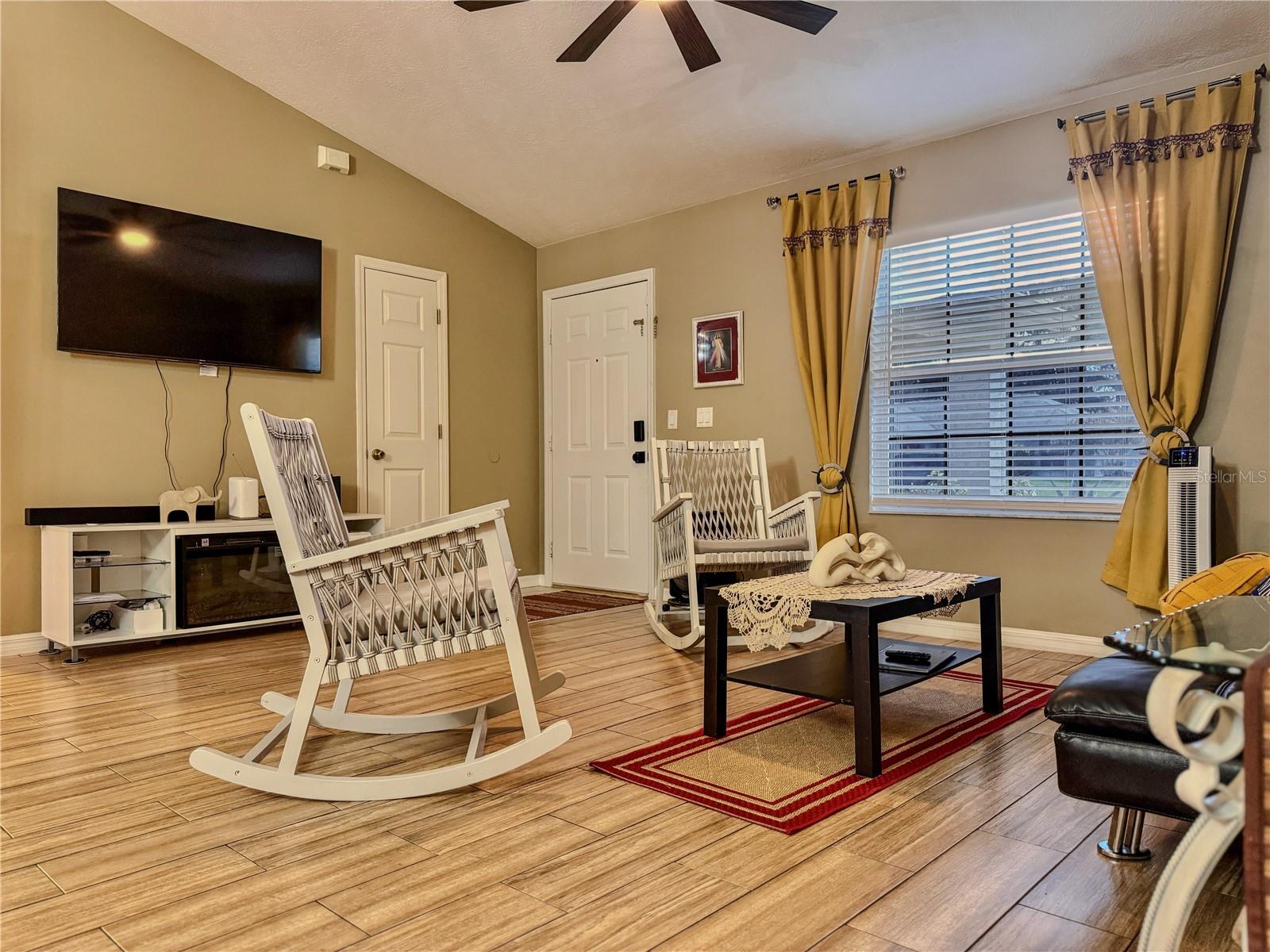 TANGLEWOODS UN 01 - Residential Lease