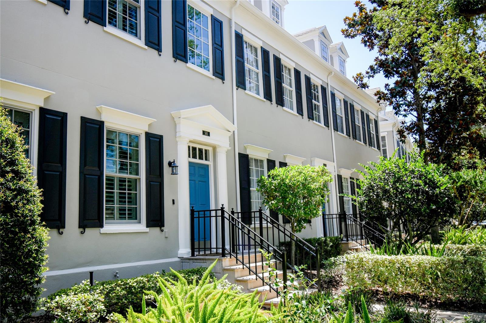 565 CAMPUS STREET